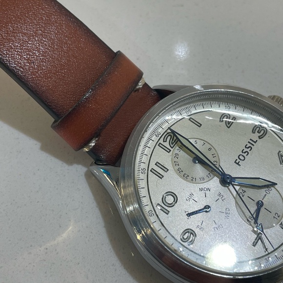Women’s Brown Fossil Watch - Picture 4 of 5